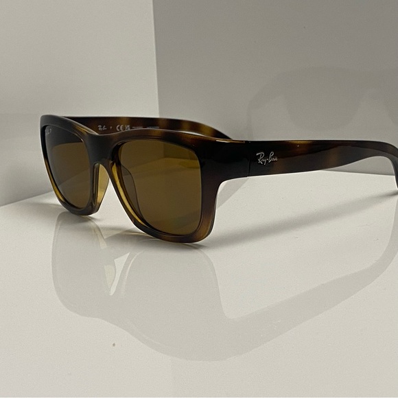 Ray•Ban RB4194 Polarized - Picture 3 of 6